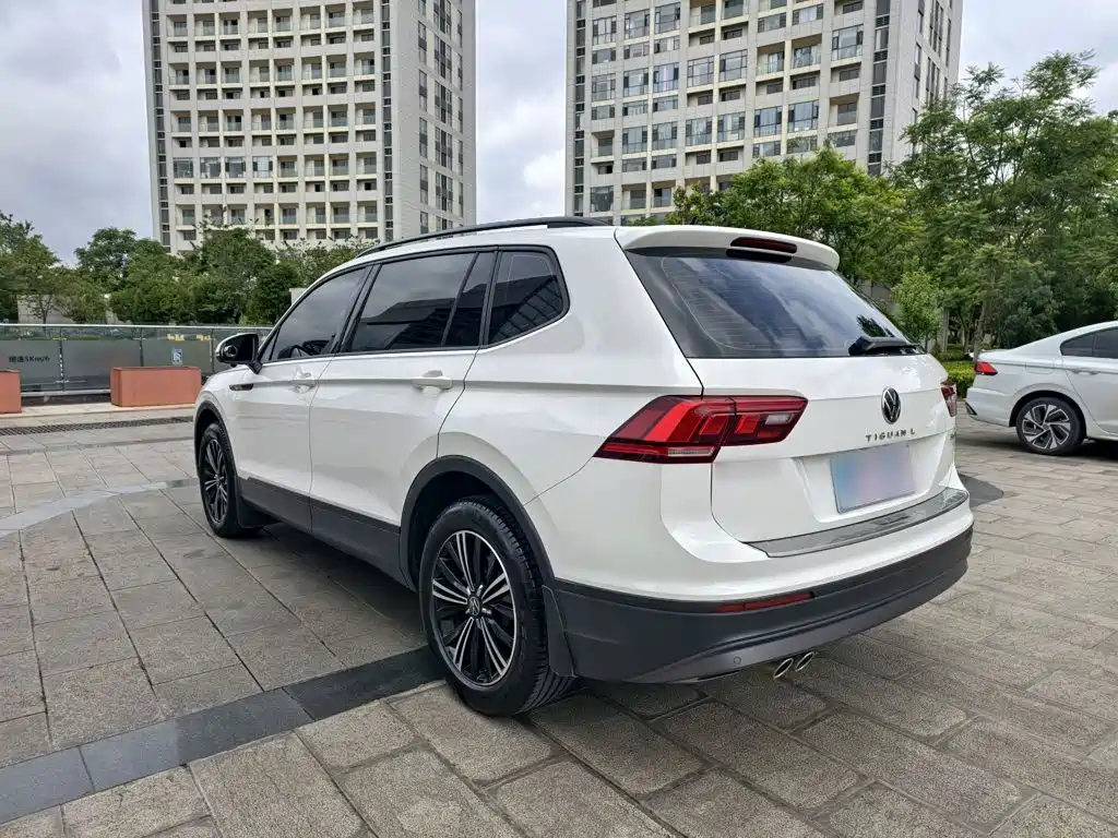 Volkswagen Tiguan L 2021 — фото 8