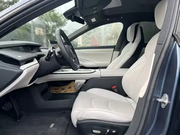 Xiaomi SU7 2024