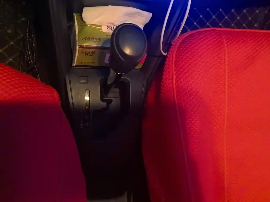Toyota Yaris L 2017 — фото 16