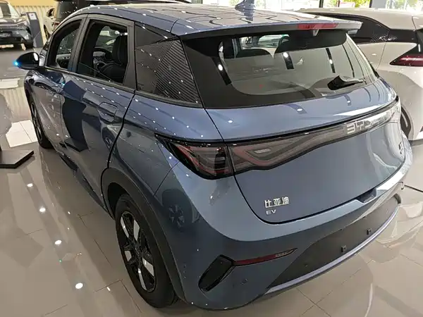 BYD Dolphin 2025