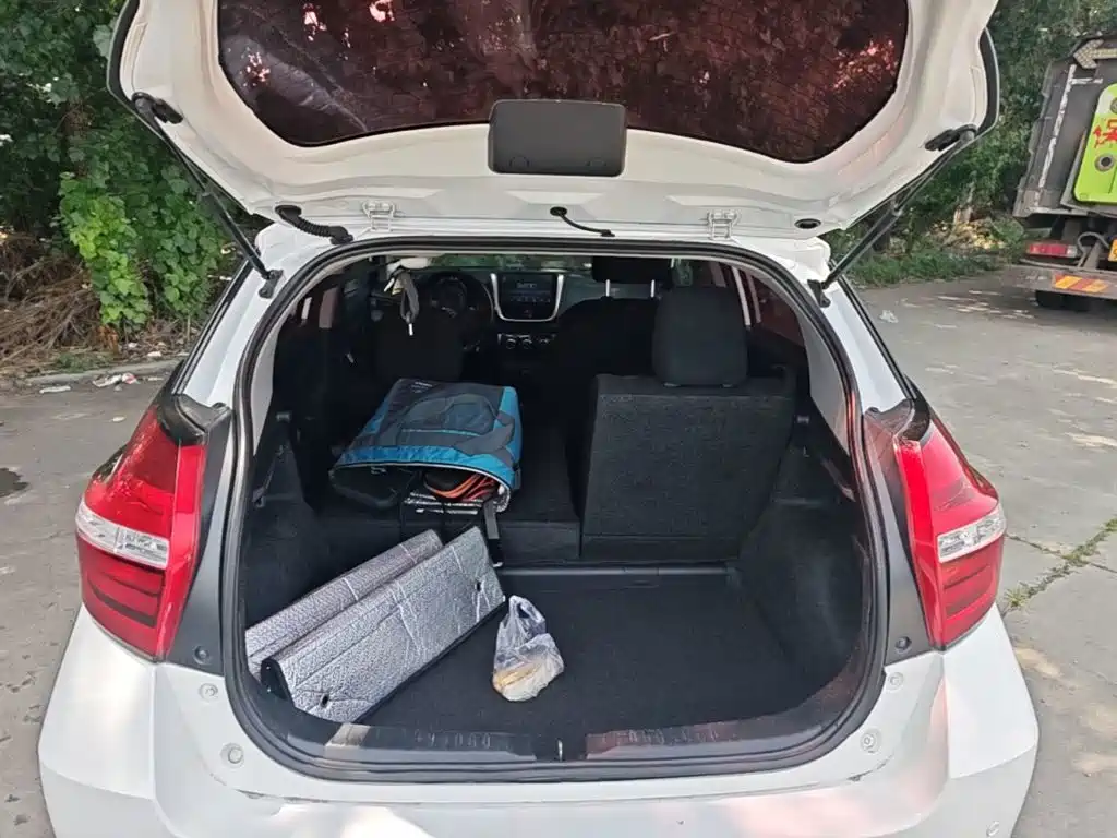 Toyota Yaris L 2018 — фото 19