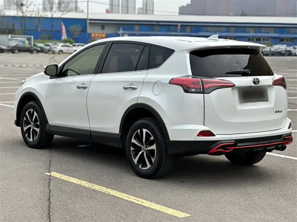 Toyota RAV4 2017 — фото 25