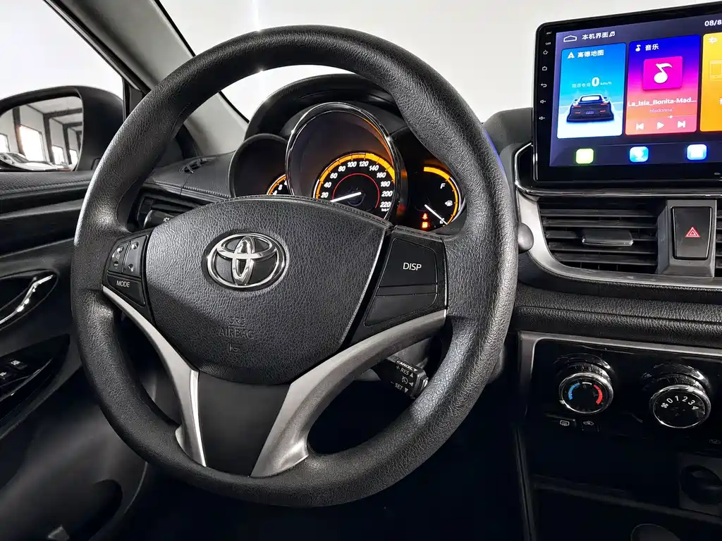 Toyota Yaris L 2022 — фото 13