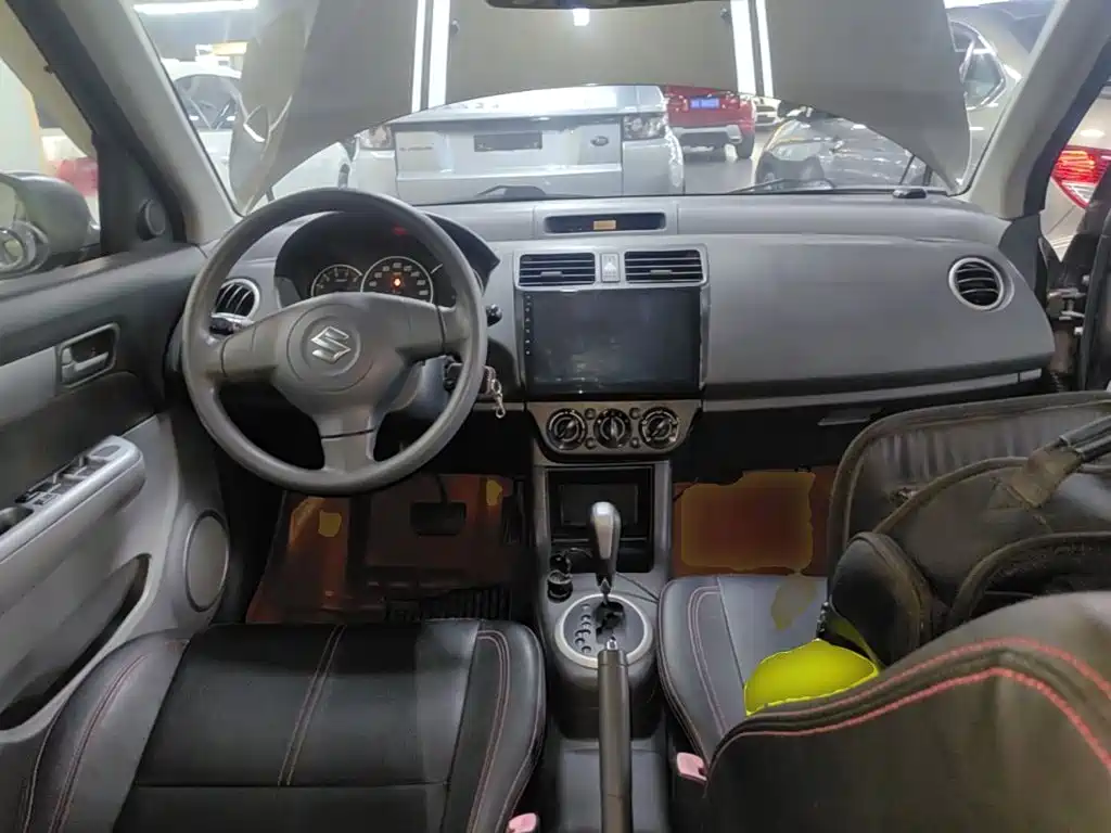 Suzuki Swift 2015 — фото 10