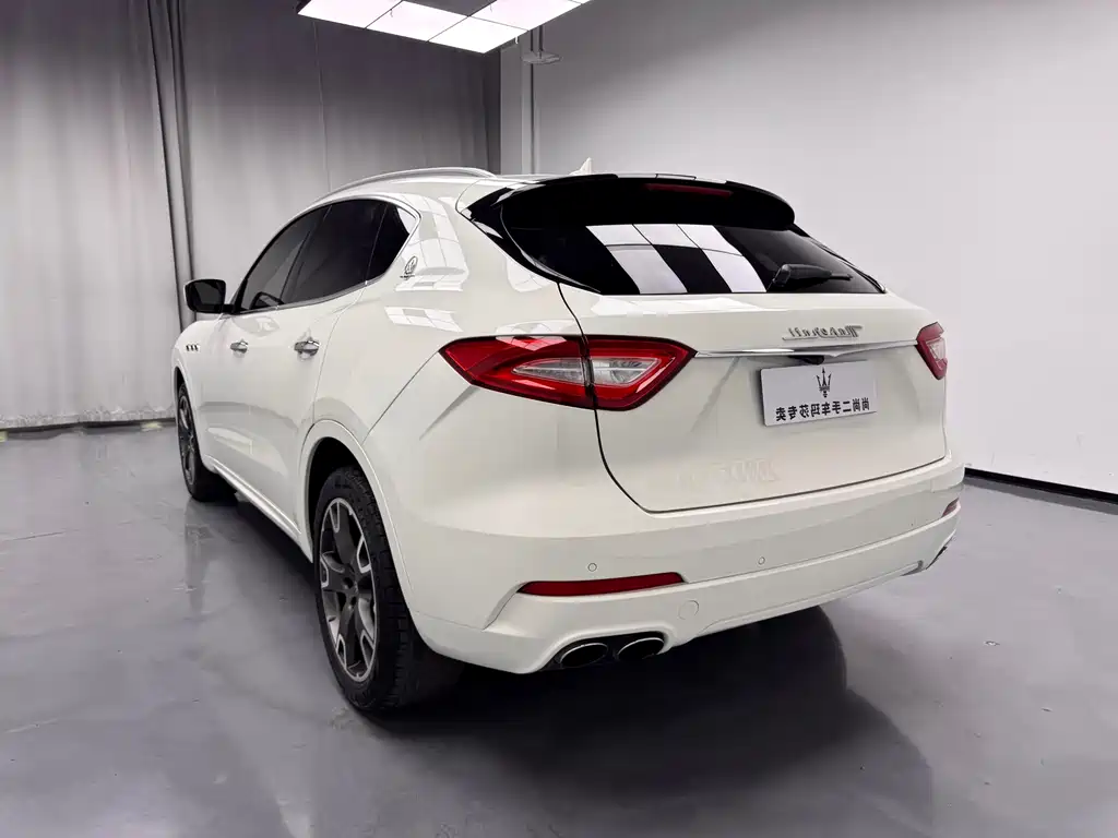 Maserati Levante 2018 — фото 28