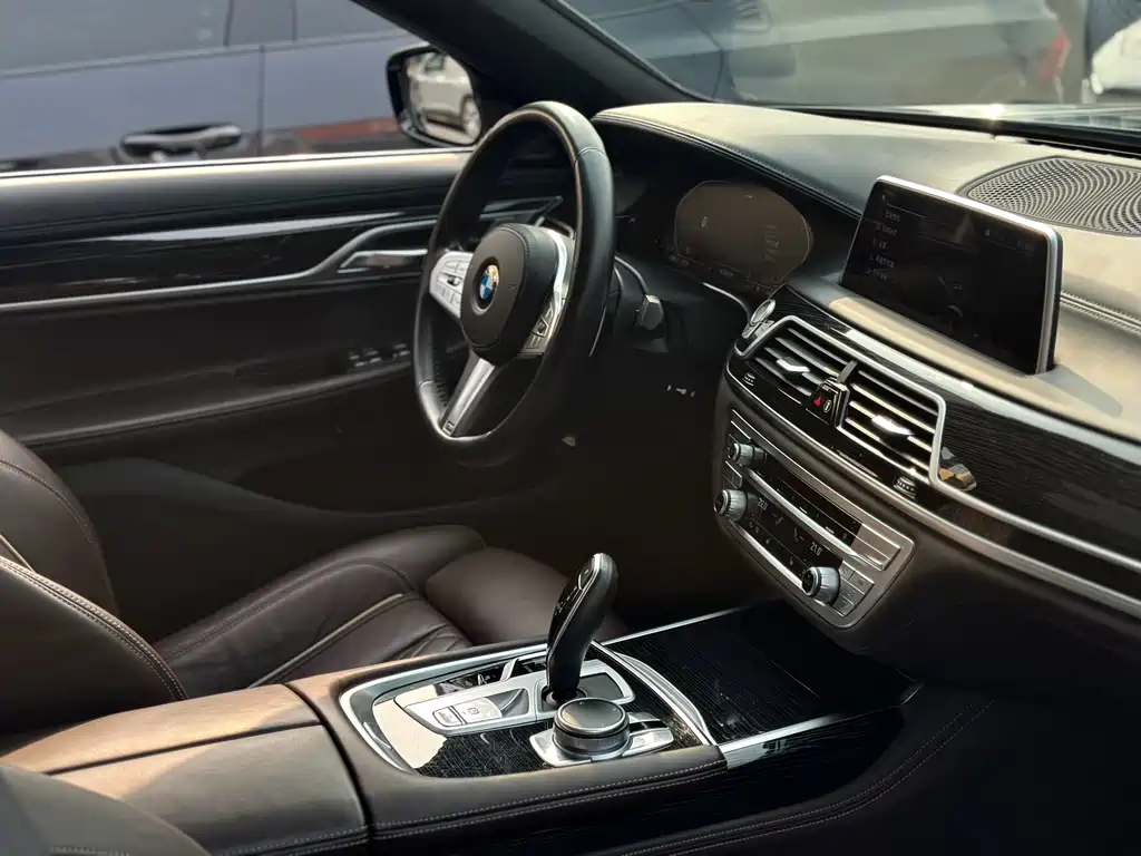 BMW 7 Series 2021 — фото 16