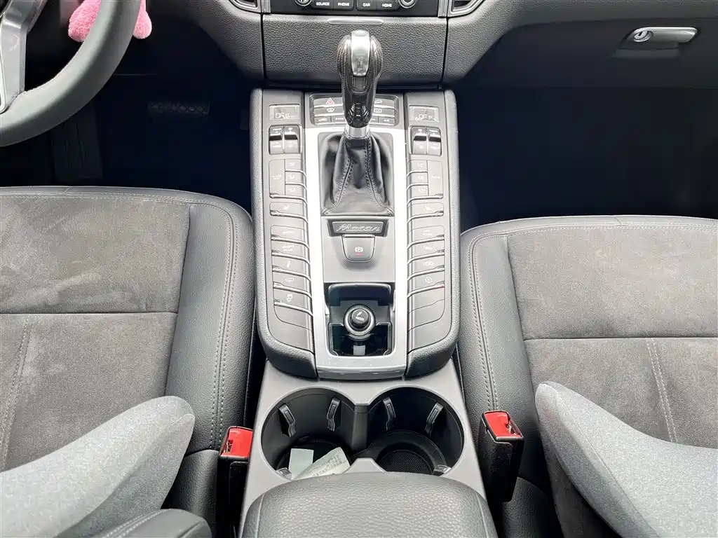 Porsche Macan 2017 — фото 18