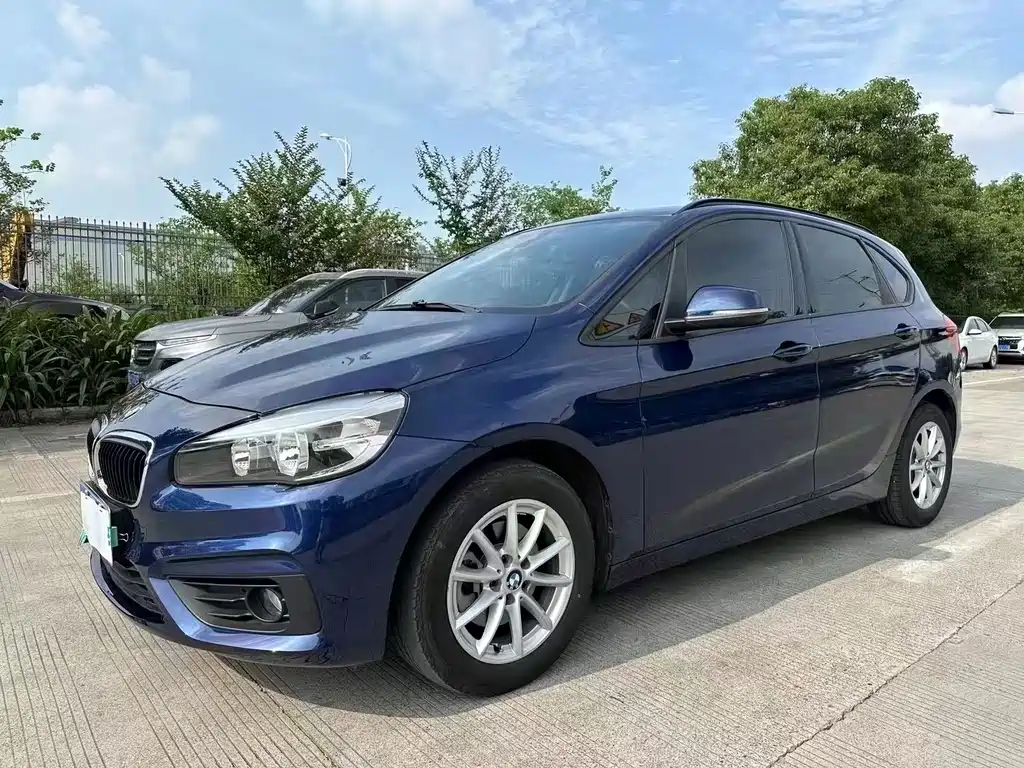 BMW 2 Series Active Tourer 2017 — фото 3