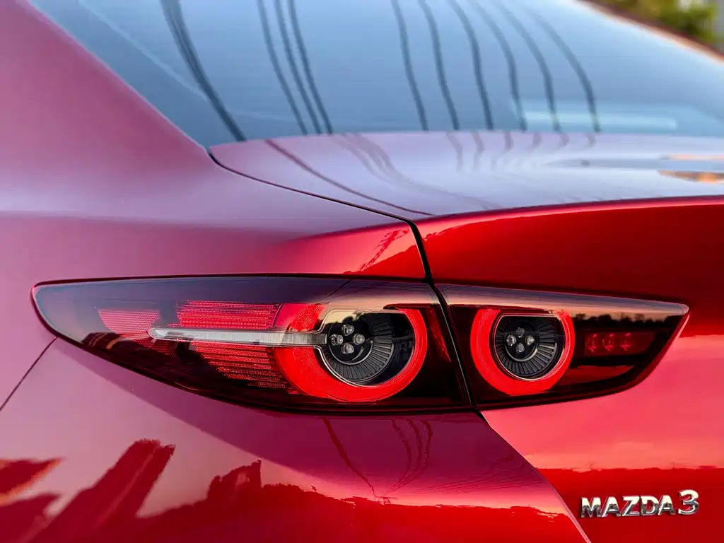 Mazda 3 Axela 2023 — фото 11