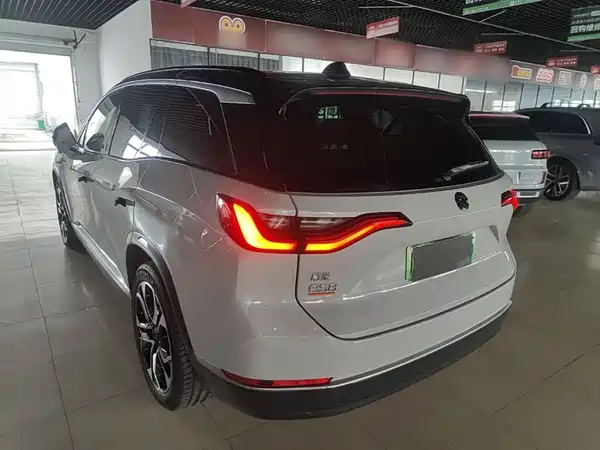 NIO ES8 2020