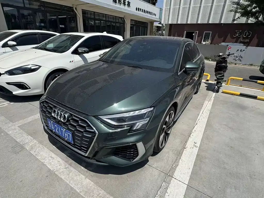 Audi A3 2022 — фото 1