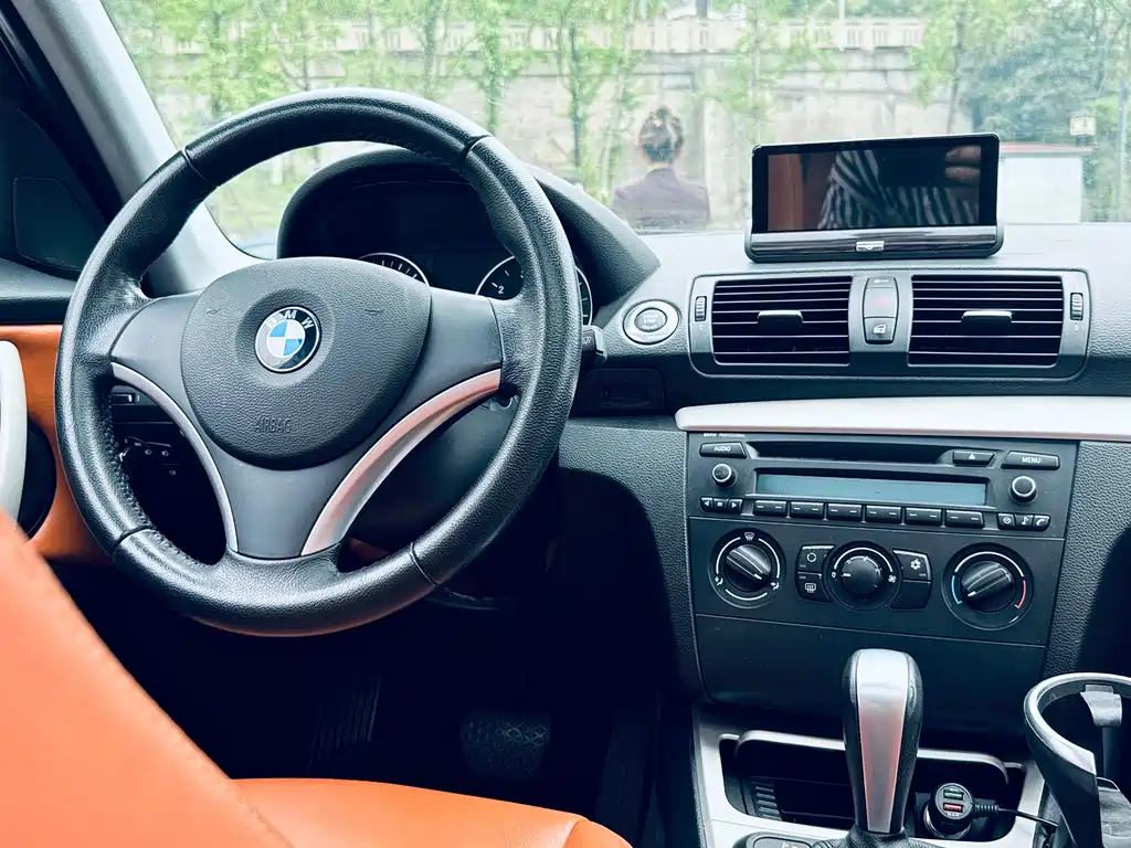 BMW 1 Series 2011 — фото 12