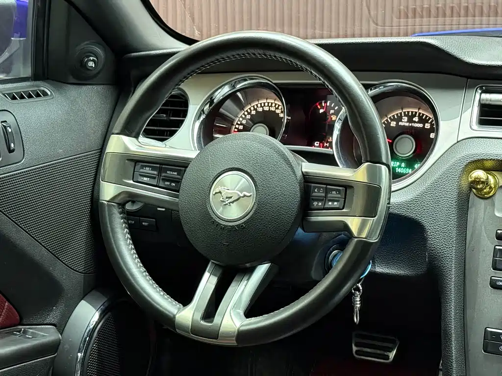 Ford Mustang 2013 — фото 21