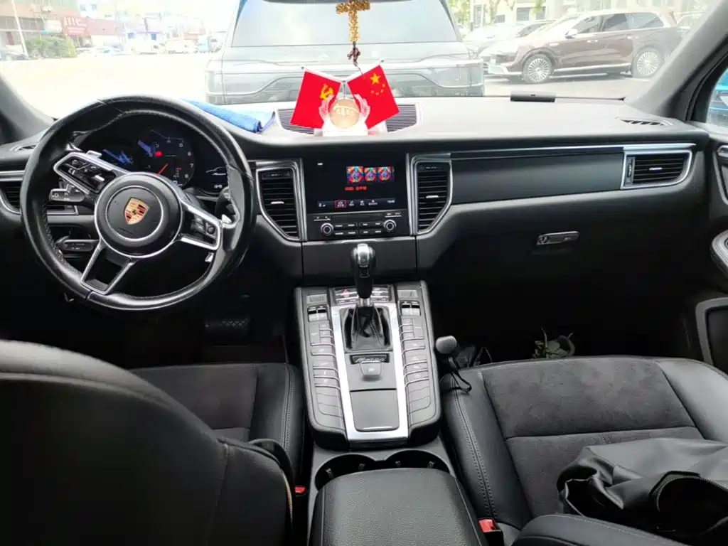 Porsche Macan 2018 — фото 16