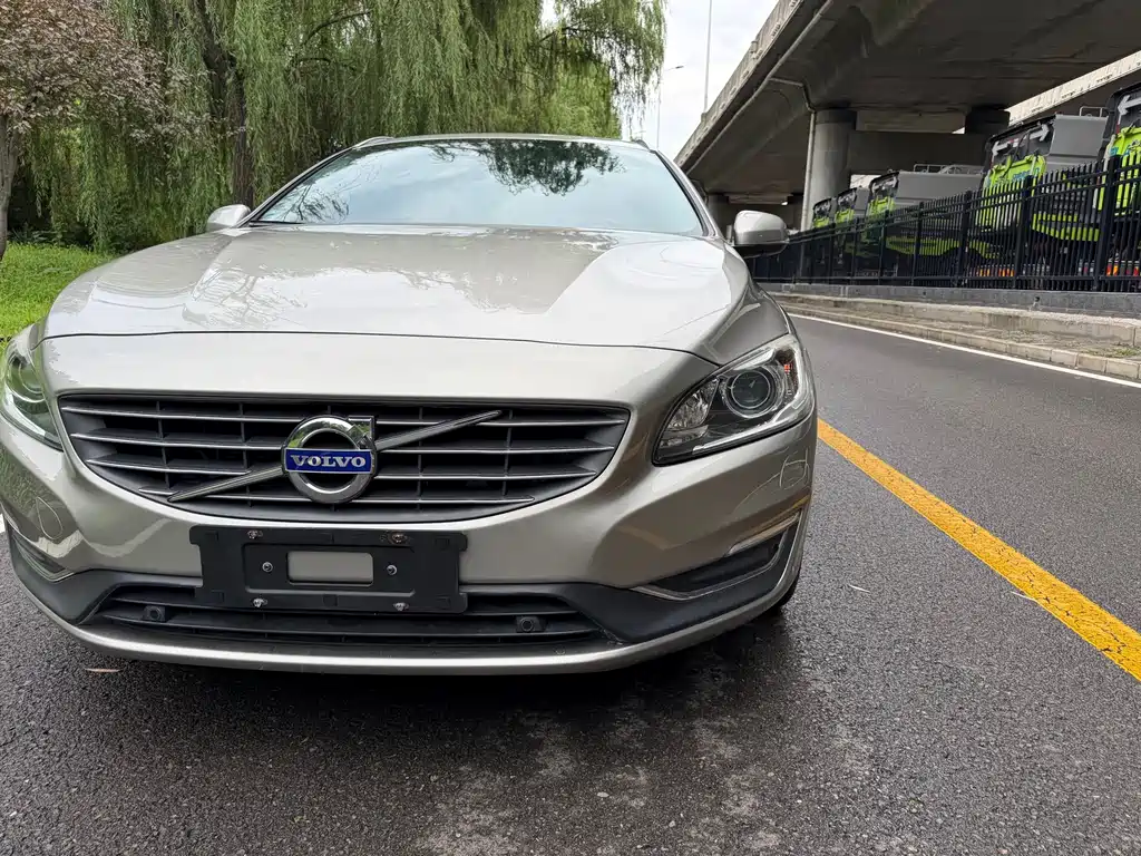 Volvo V60 2016 — фото 14