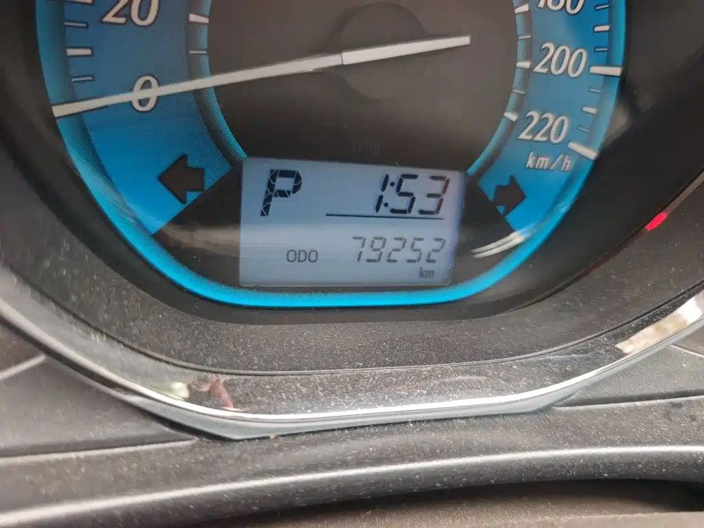 Toyota Yaris L 2015 — фото 8