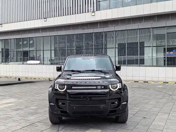 Land Rover Defender 2024
