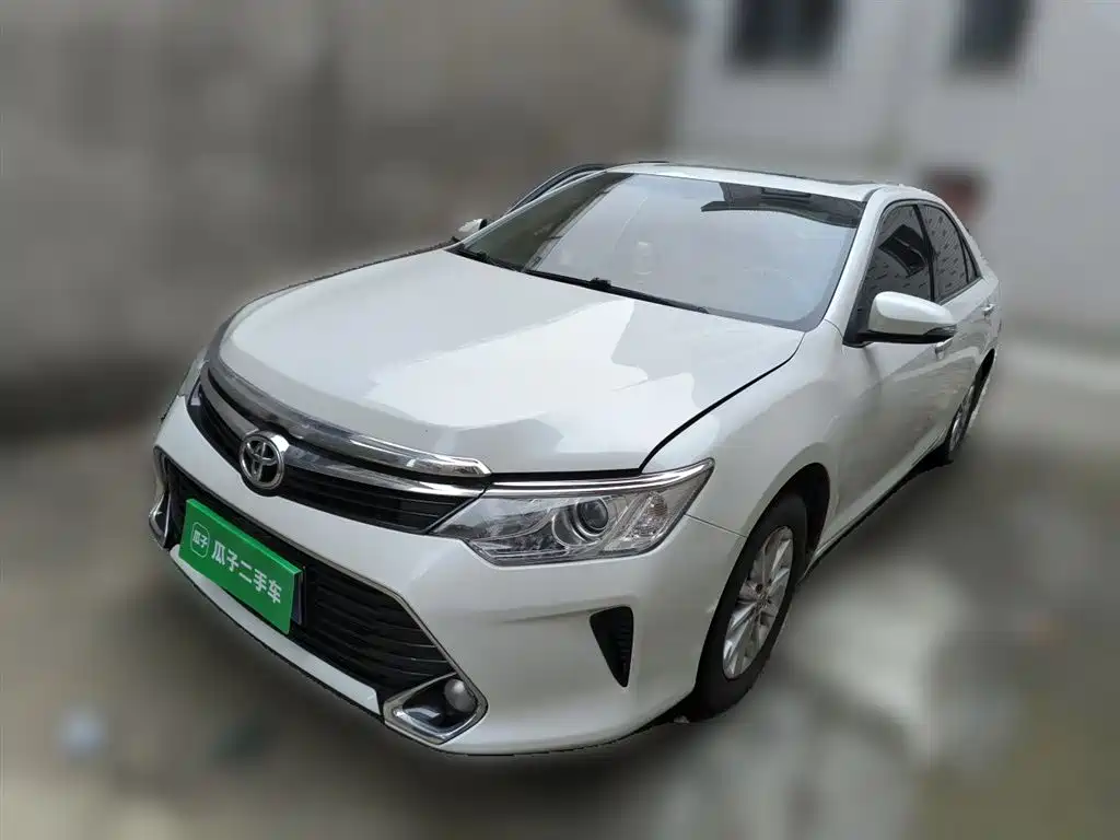 Toyota Camry 2017 — фото 1