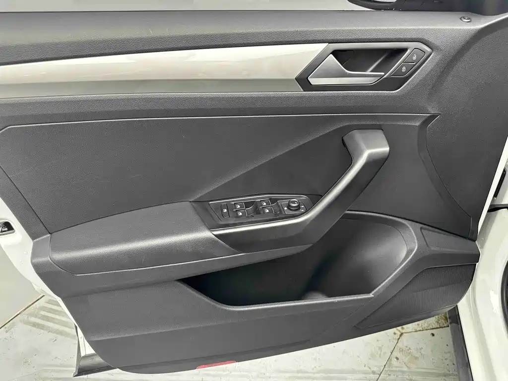 Volkswagen T-Roc 2022 — фото 10