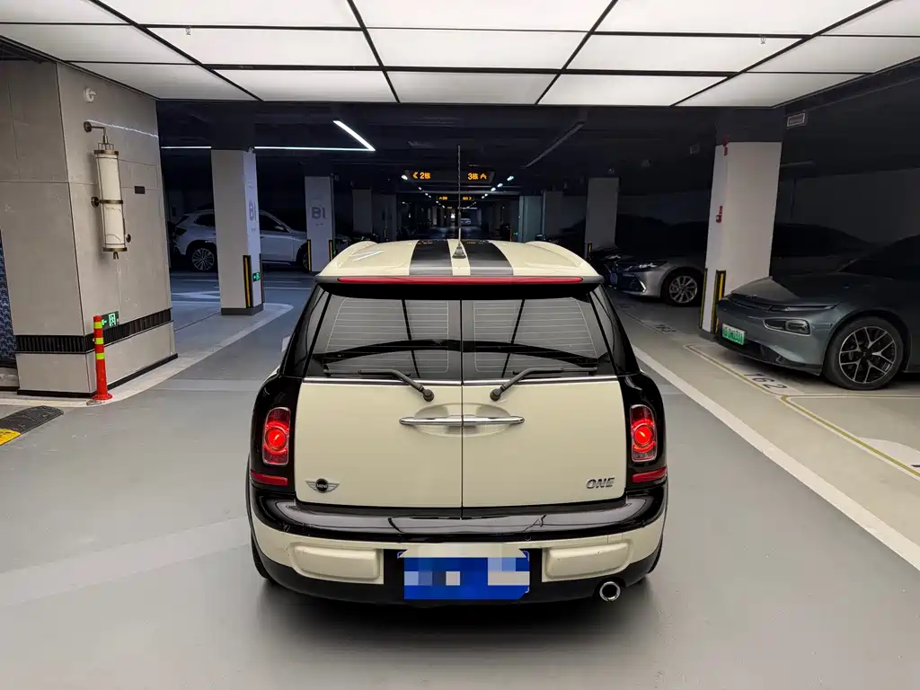 MINI Clubman 2011