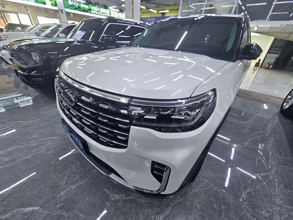 Ford Explorer 2023 — фото 1