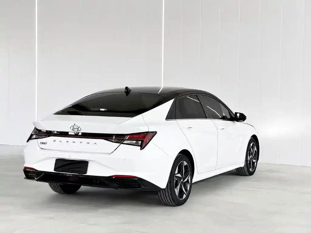 Hyundai Elantra 2022
