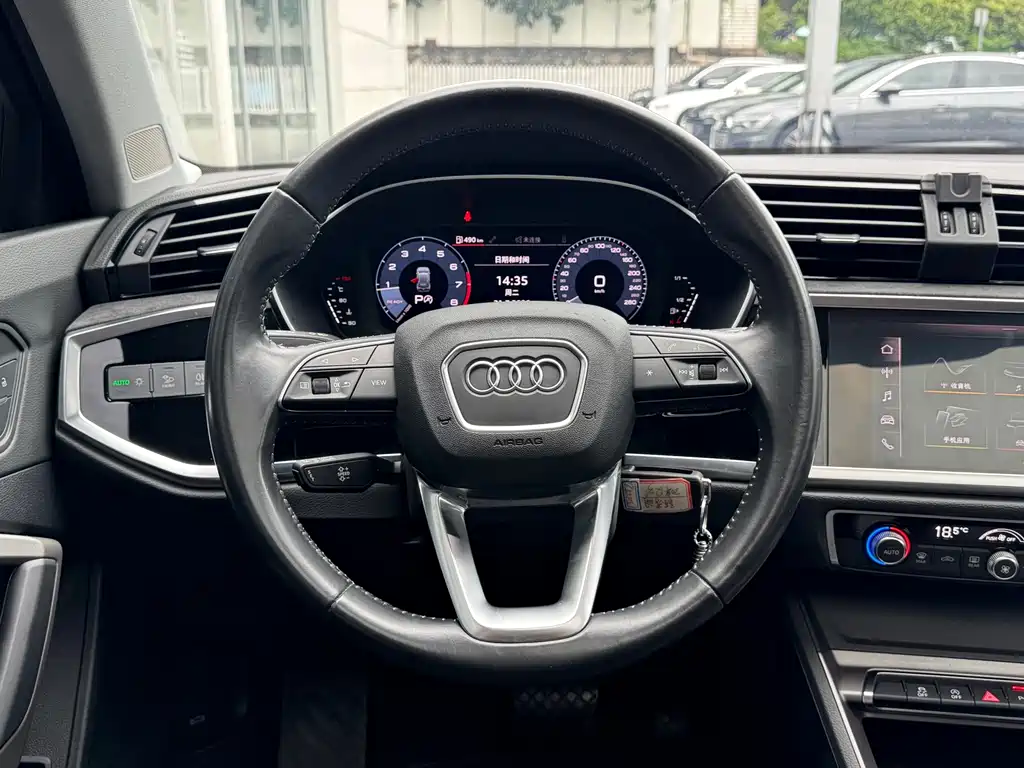 Audi Q3 2020 — фото 16