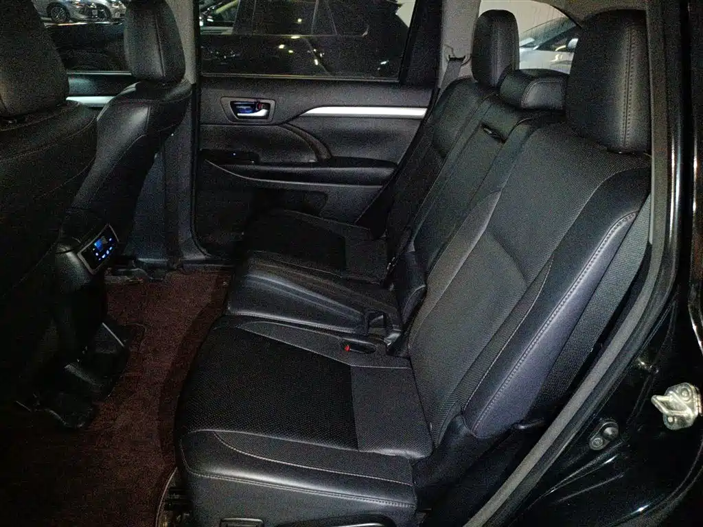 Toyota Highlander 2018 — фото 13