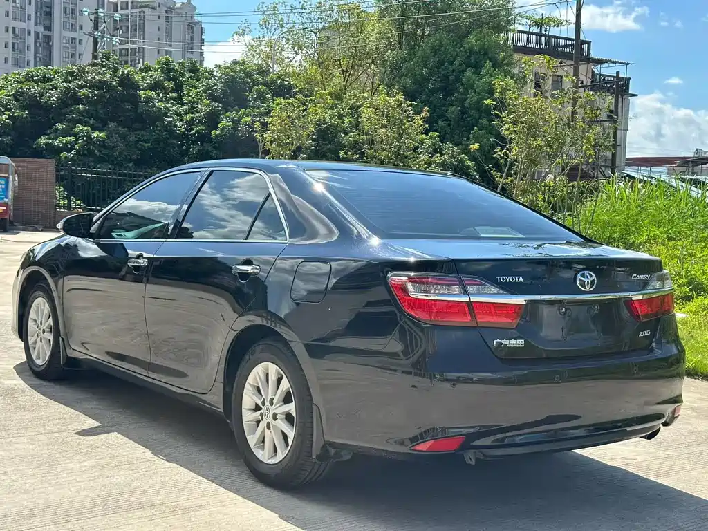 Toyota Camry 2016 — фото 9