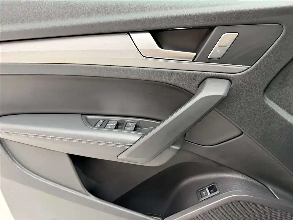 Audi Q5L 2023 — фото 21