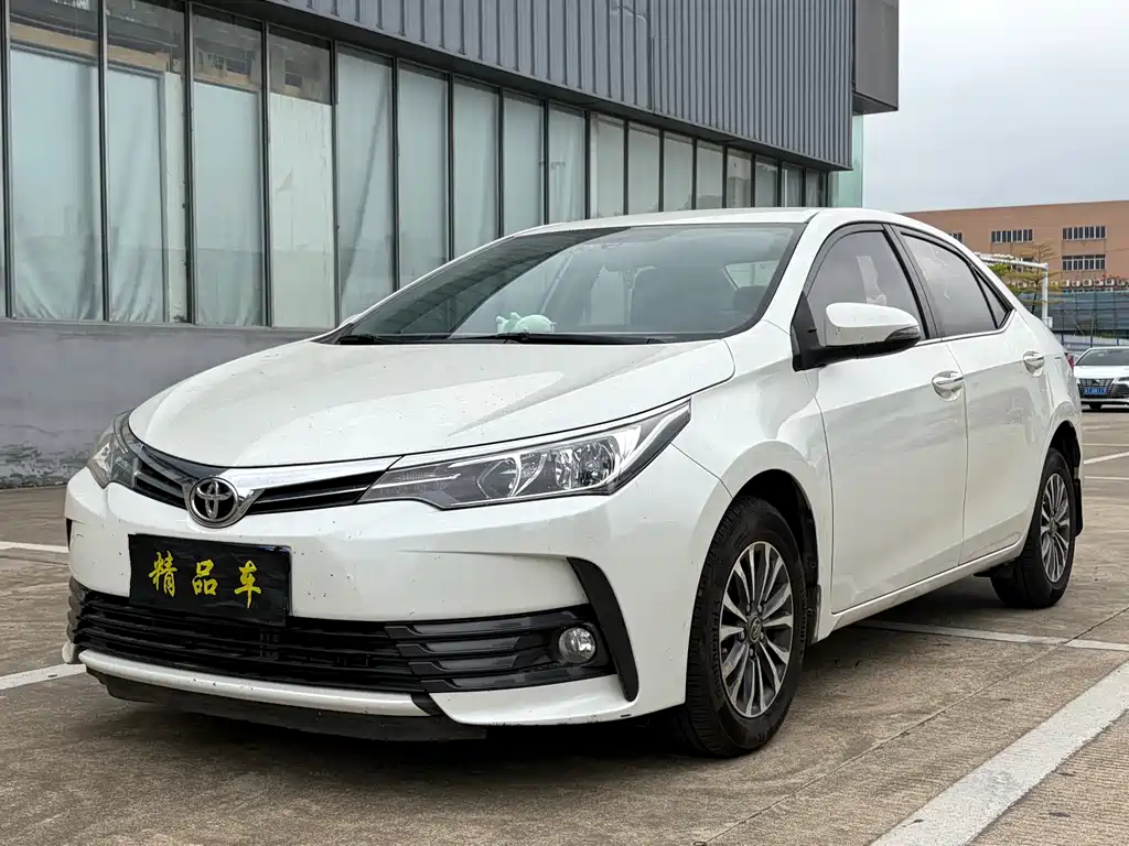 Toyota Corolla 2018 — фото 1