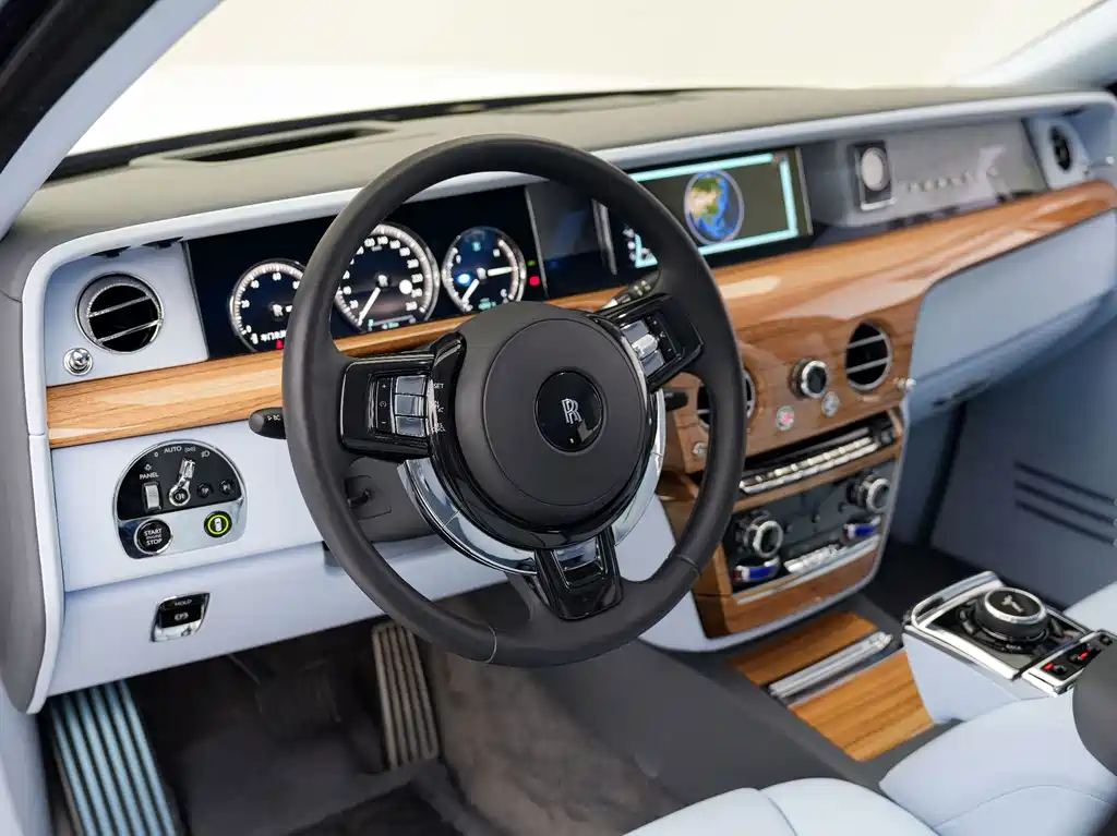 Rolls-Royce Phantom 2020 — фото 25