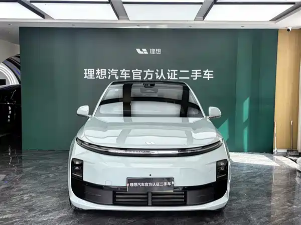 Li Auto L6 2025