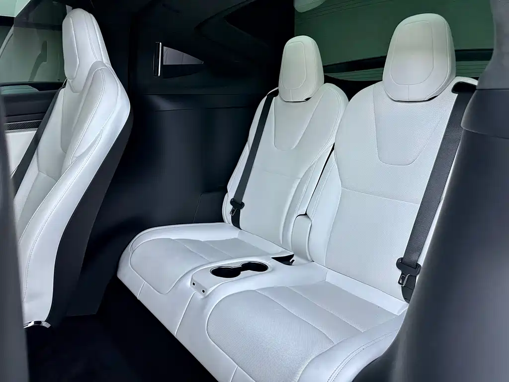 Tesla Model X 2023 — фото 11