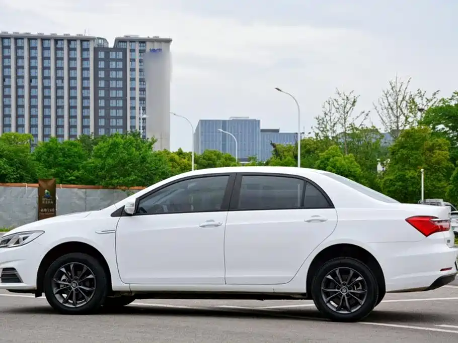 BYD Qin NEV 2022 — фото 24