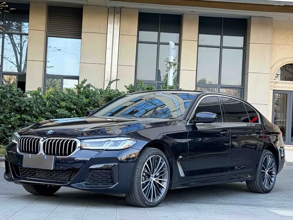BMW 5 Series 2022 — фото 1