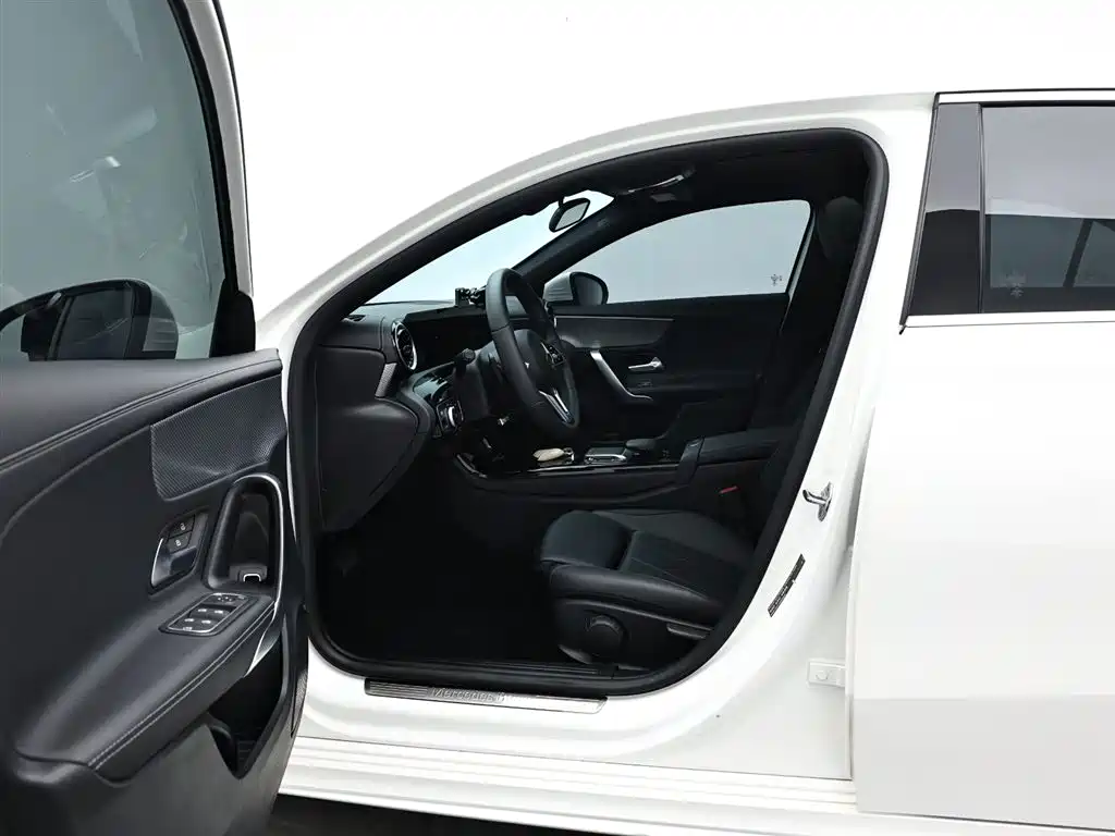 Mercedes-Benz A-Class 2022 — фото 9
