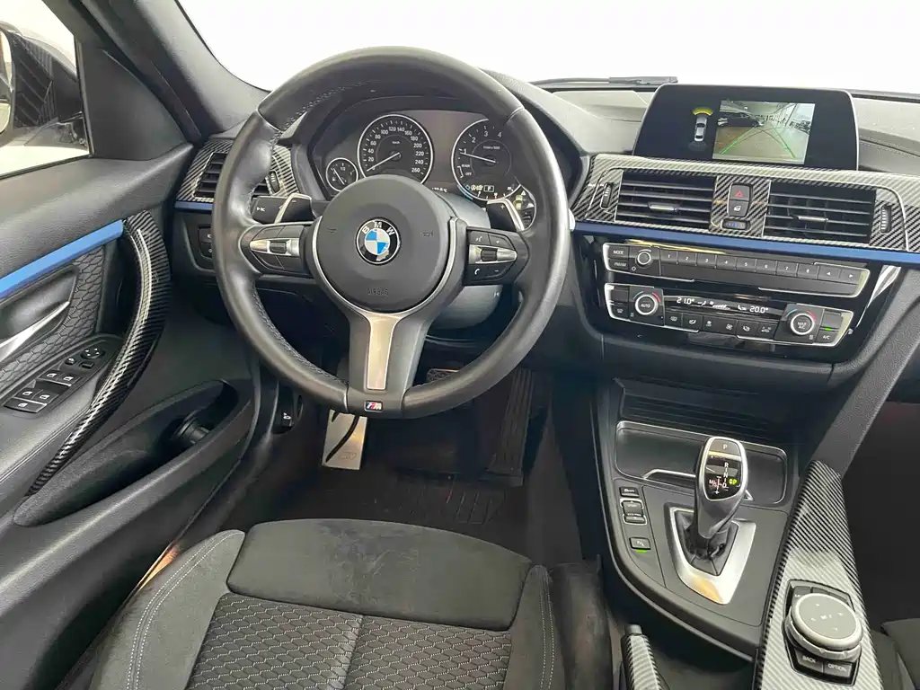 BMW 3 Series 2018 — фото 16