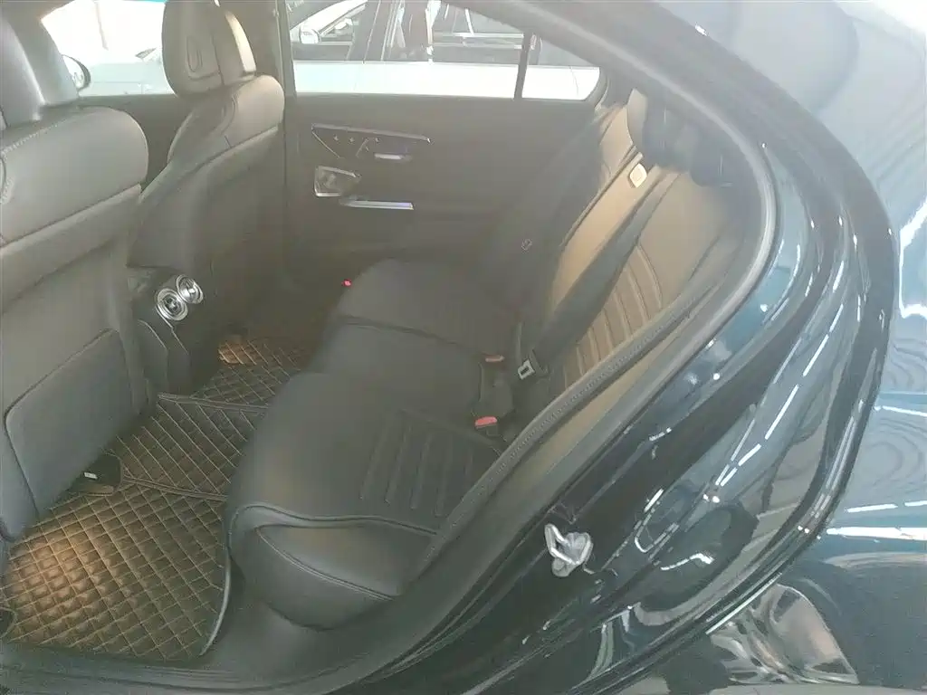 Mercedes-Benz C-Class 2023 — фото 13