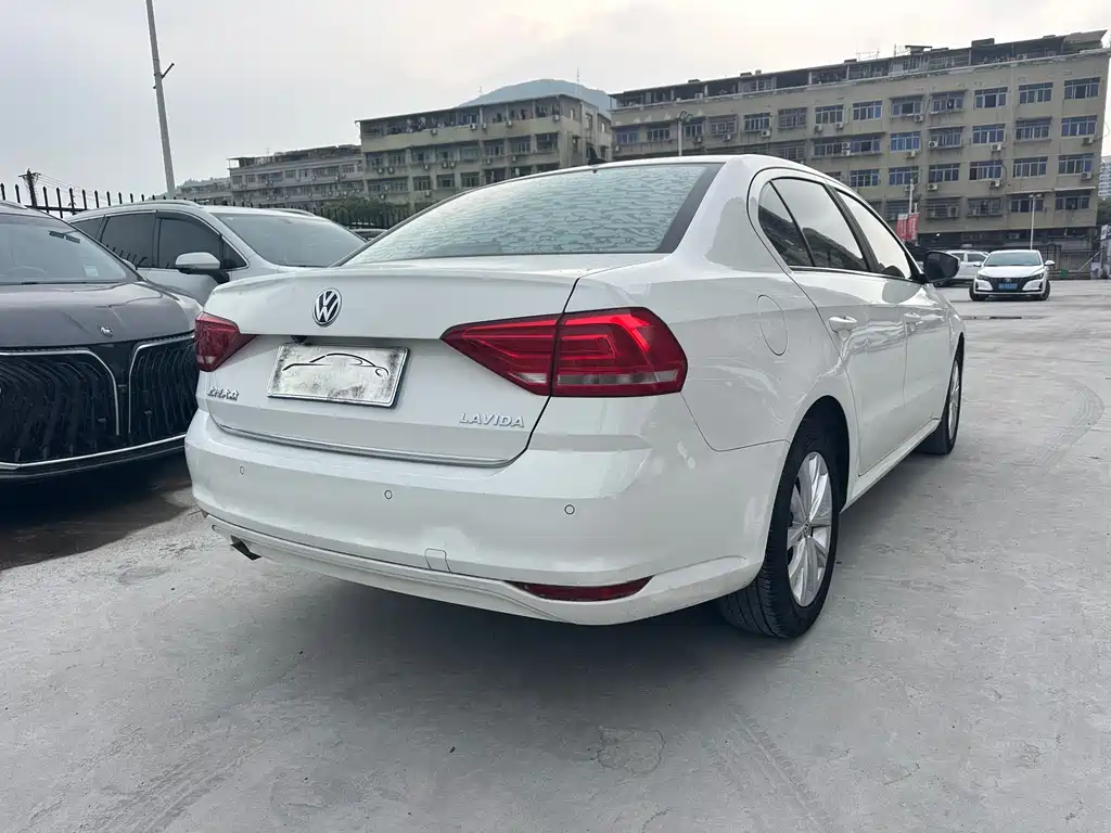 Volkswagen Lavida 2017 — фото 19