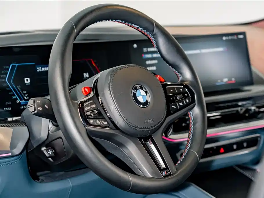 BMW XM 2024 — фото 13
