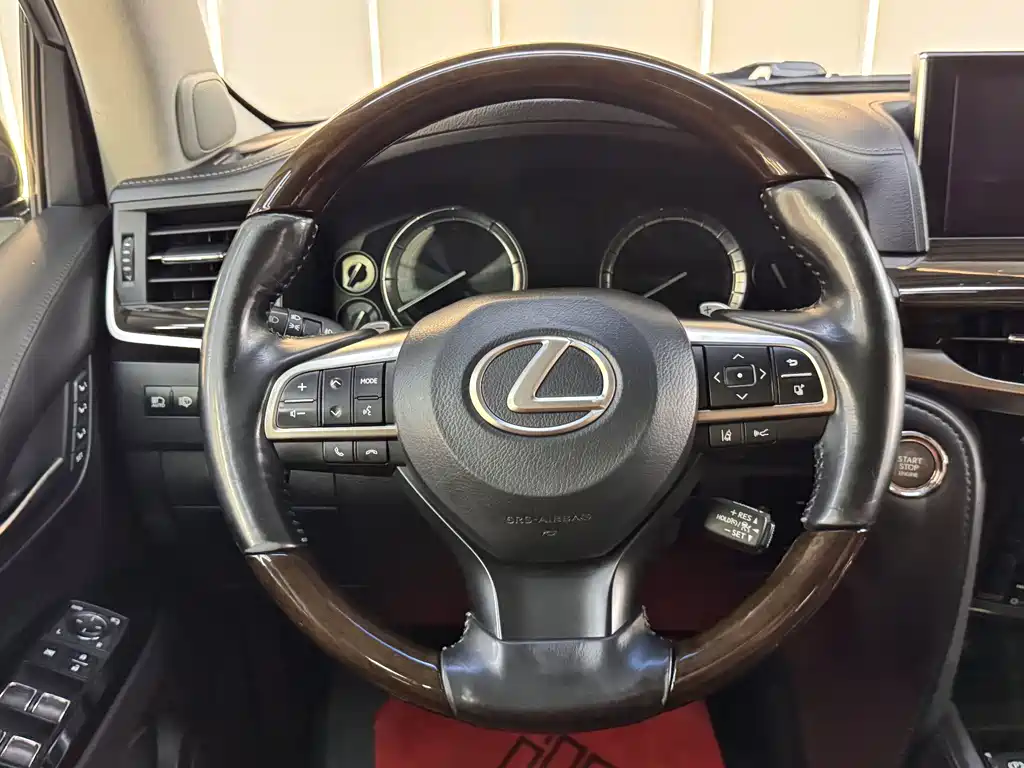 Lexus LX 2018 — фото 18