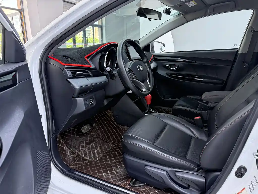 Toyota Yaris L 2022