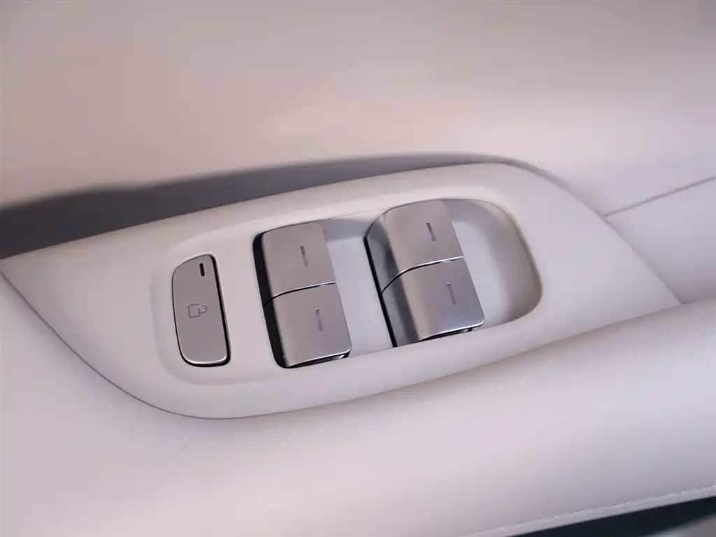 Xiaomi YU7 2025 — фото 16