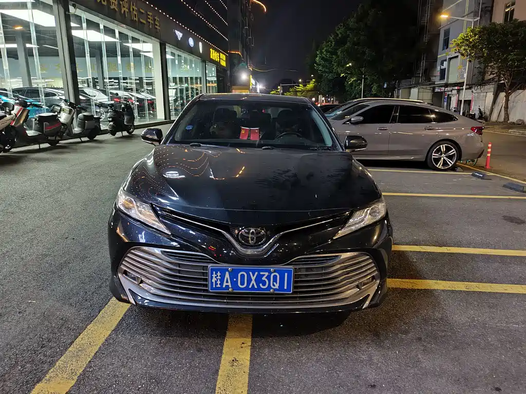 Toyota Camry 2019 — фото 2