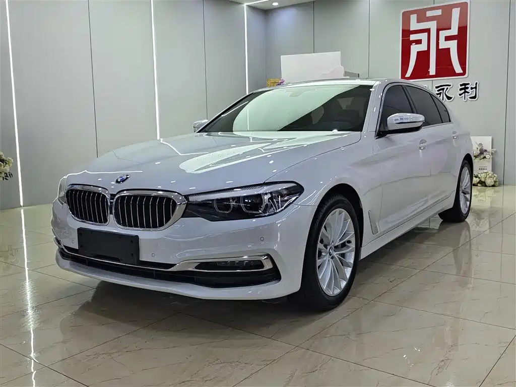 BMW 5 Series 2019 — фото 1