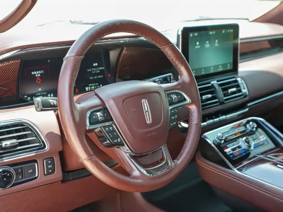 Lincoln Navigator 2022 — фото 17