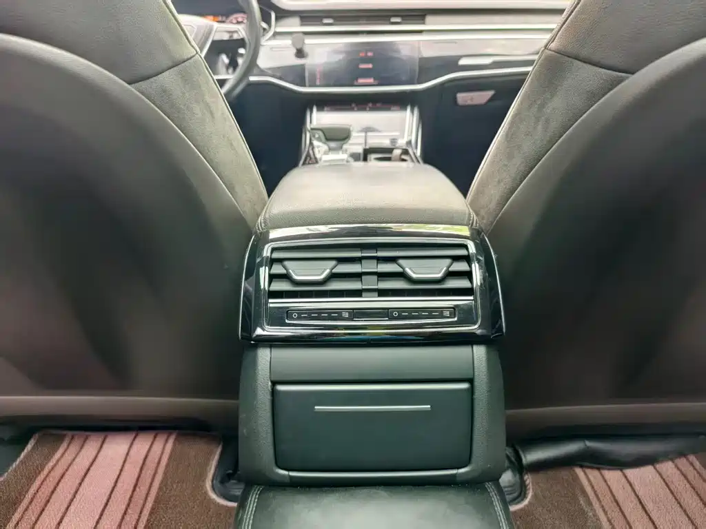 Audi A8 2018 — фото 11