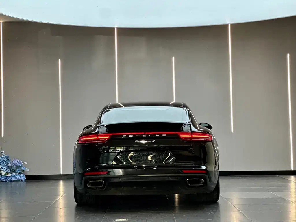 Porsche Panamera 2017 — фото 10