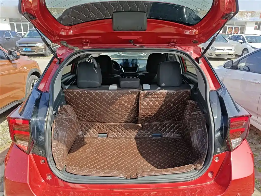 Toyota Yaris L 2020 — фото 18